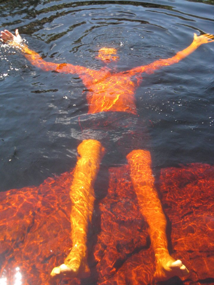 Acqua tanninica del Rio Preto, il fiume nero.