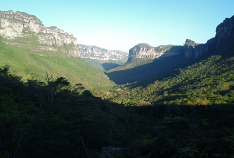 Si intravede la dimora nella Valle do Pati
