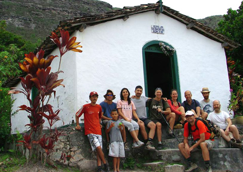 Foto di gruppo davanti la chiesa prima di partire.