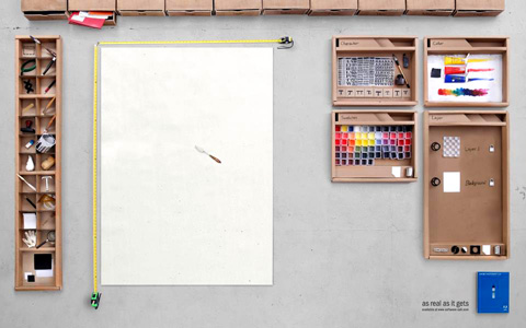 Photoshop e la sua scrivania reale divertente