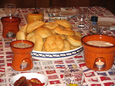 Ricetta per pizzelle con salse varie.